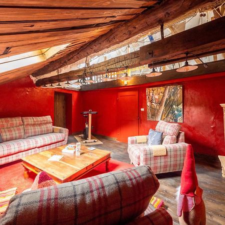 Eau Berges Hostel Val-de-Sos ภายนอก รูปภาพ