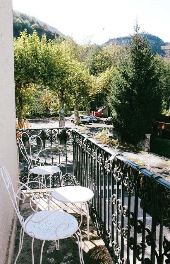Eau Berges Hostel Val-de-Sos ภายนอก รูปภาพ