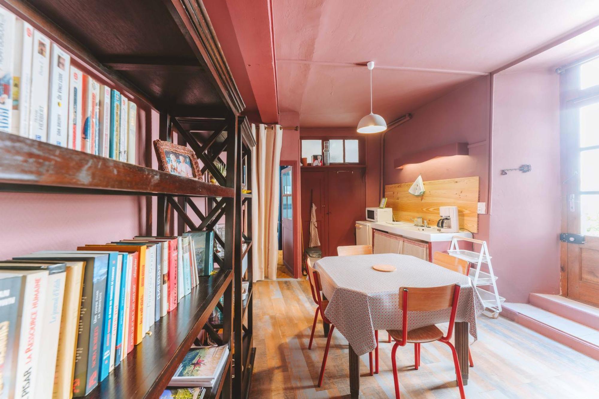 Eau Berges Hostel Val-de-Sos ภายนอก รูปภาพ