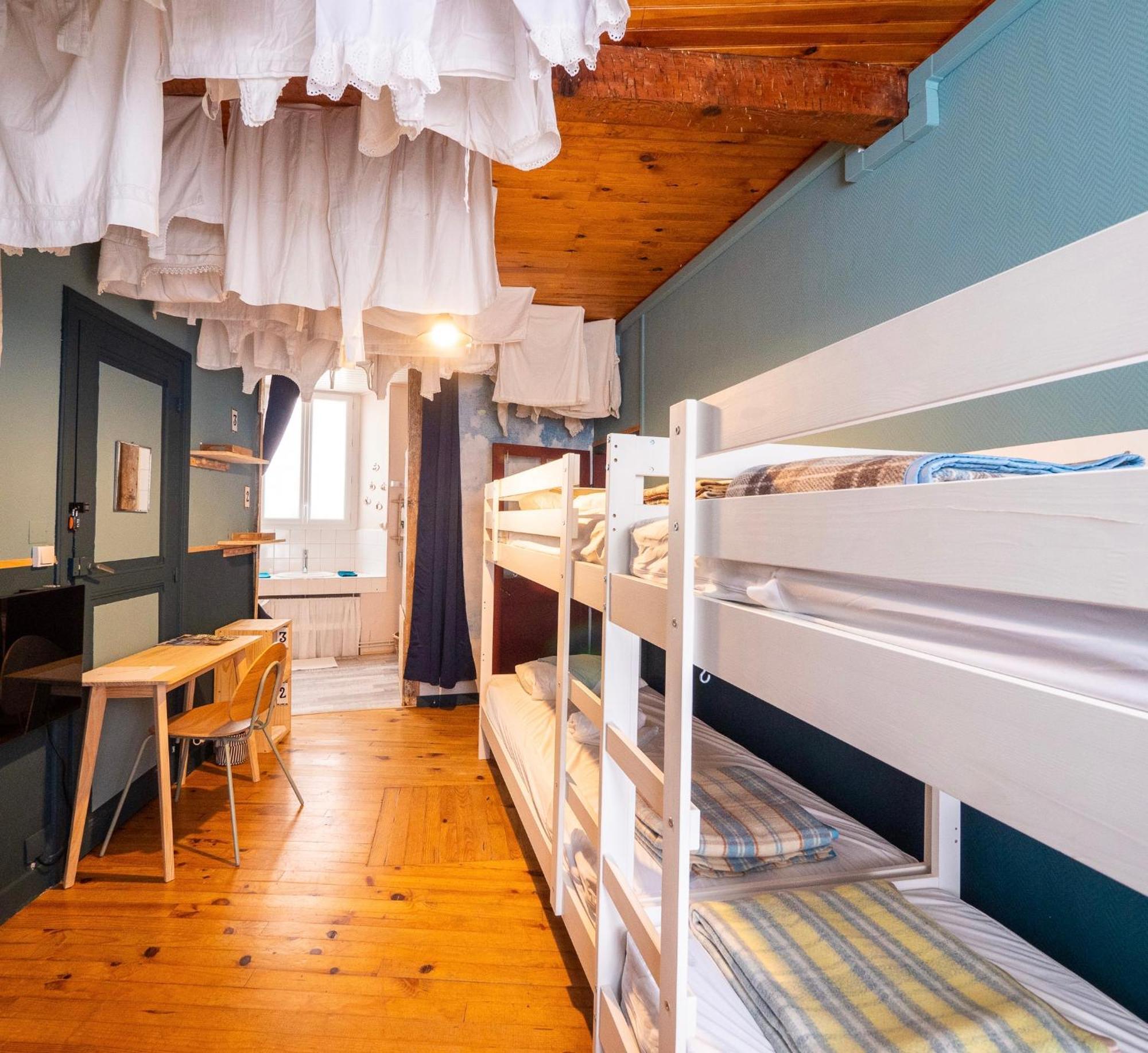 Eau Berges Hostel Val-de-Sos ภายนอก รูปภาพ