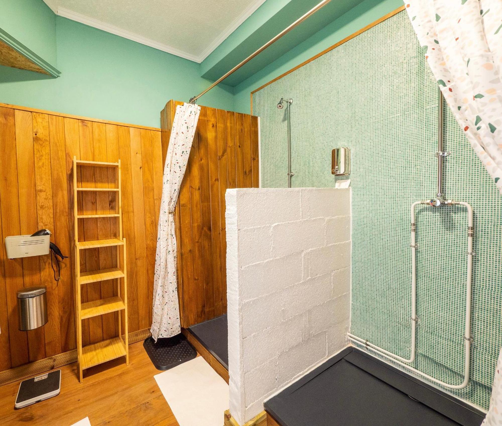 Eau Berges Hostel Val-de-Sos ภายนอก รูปภาพ
