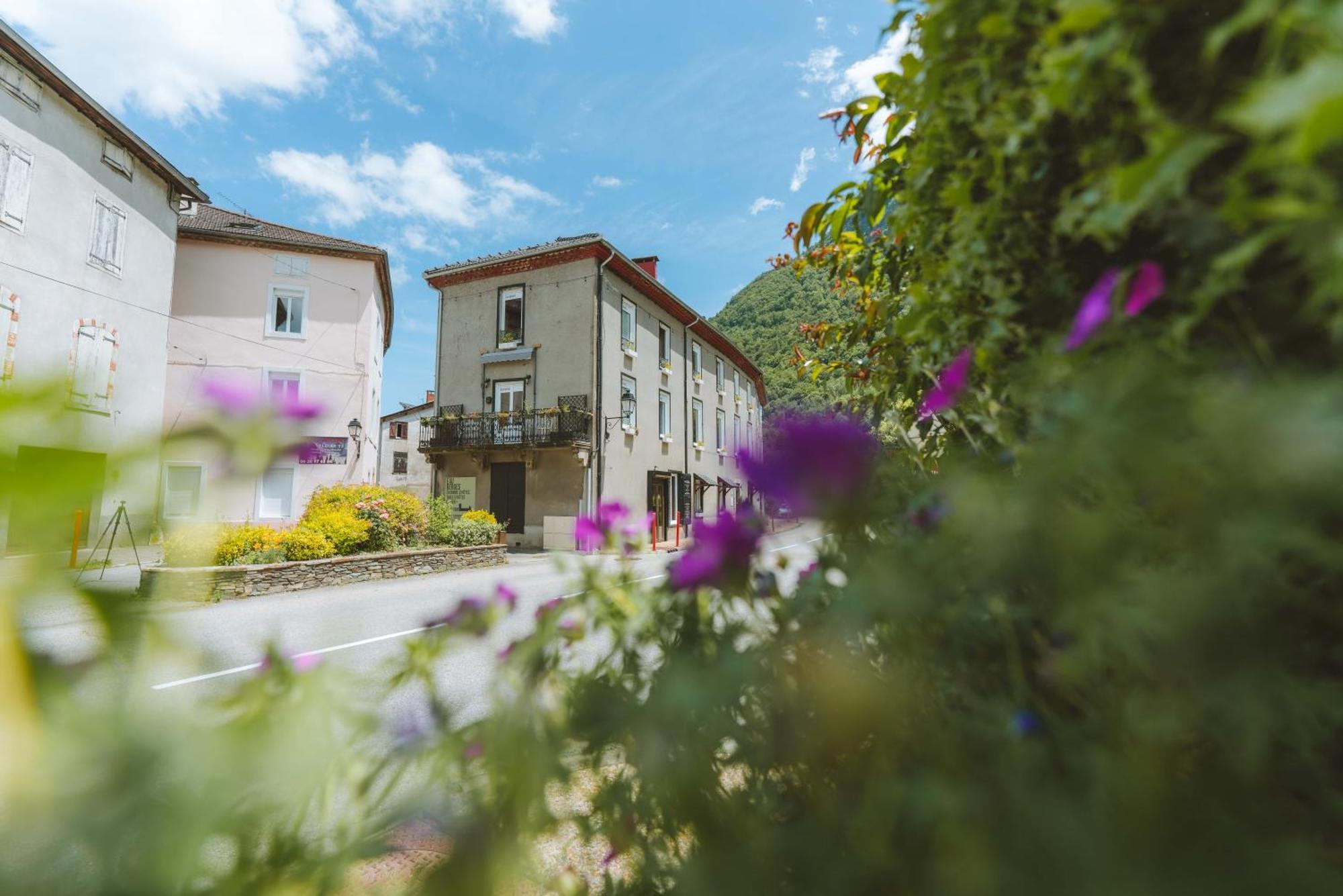 Eau Berges Hostel Val-de-Sos ภายนอก รูปภาพ